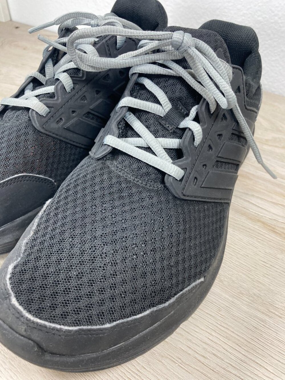 Adidas Cloudfoam HWA 1Y3001 Sneakers – Triple Black – Men's 10 - Picture 2 of 9